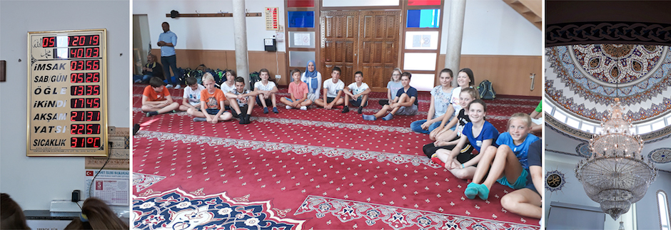 Christliche Religionsgruppen besuchen die Moschee